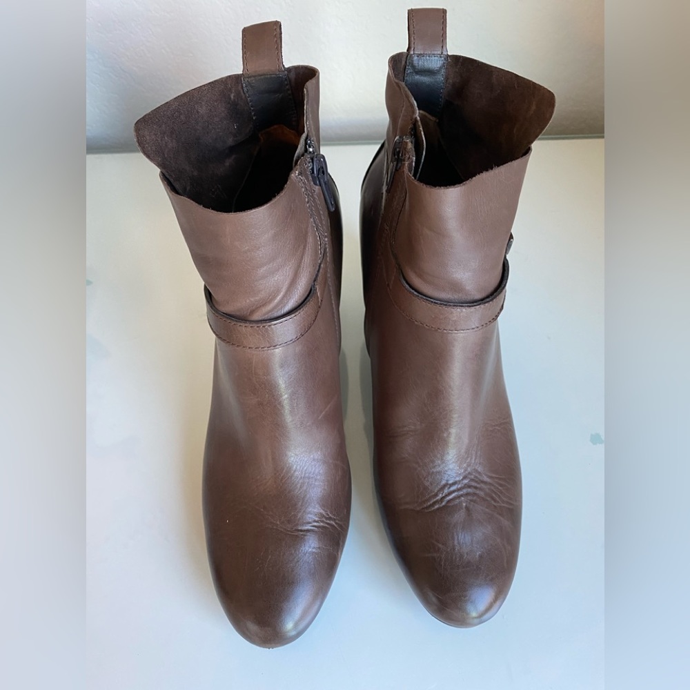 Paul Green size 5.5 beautiful brown leather ankle boots